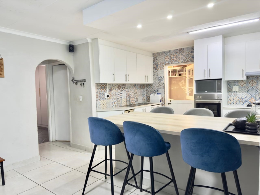  Bedroom Property for Sale in Lentegeur Western Cape
